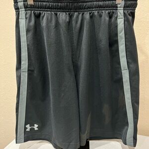 Men’s Under Armour Black and Gray Athletic Shorts Lightweight Elastic Waist LG